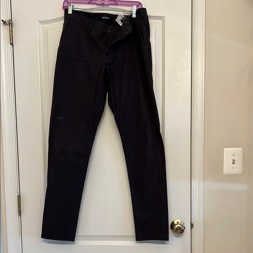 Mens Arc'teryx Chino Size 32 Dark Gray